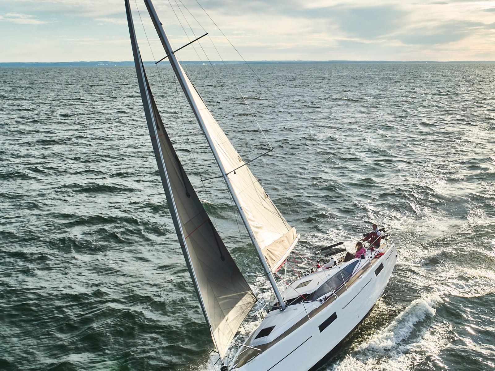 Rzut jachtu Maxus 35 Angelmiles 1
