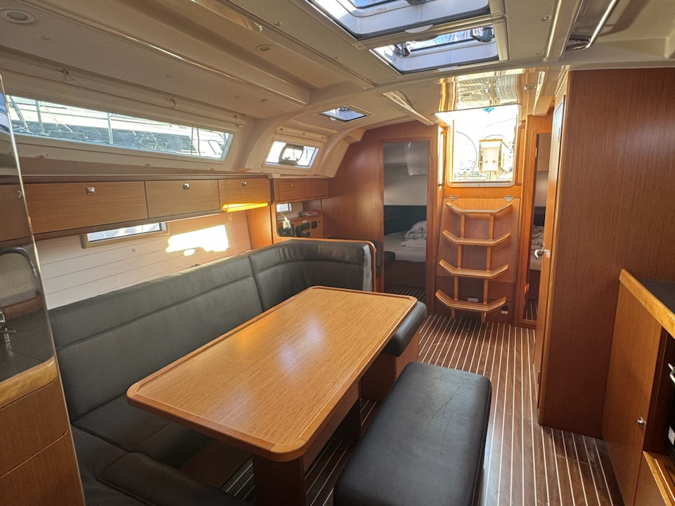 Rzut jachtu Bavaria Cruiser 41 Maestral