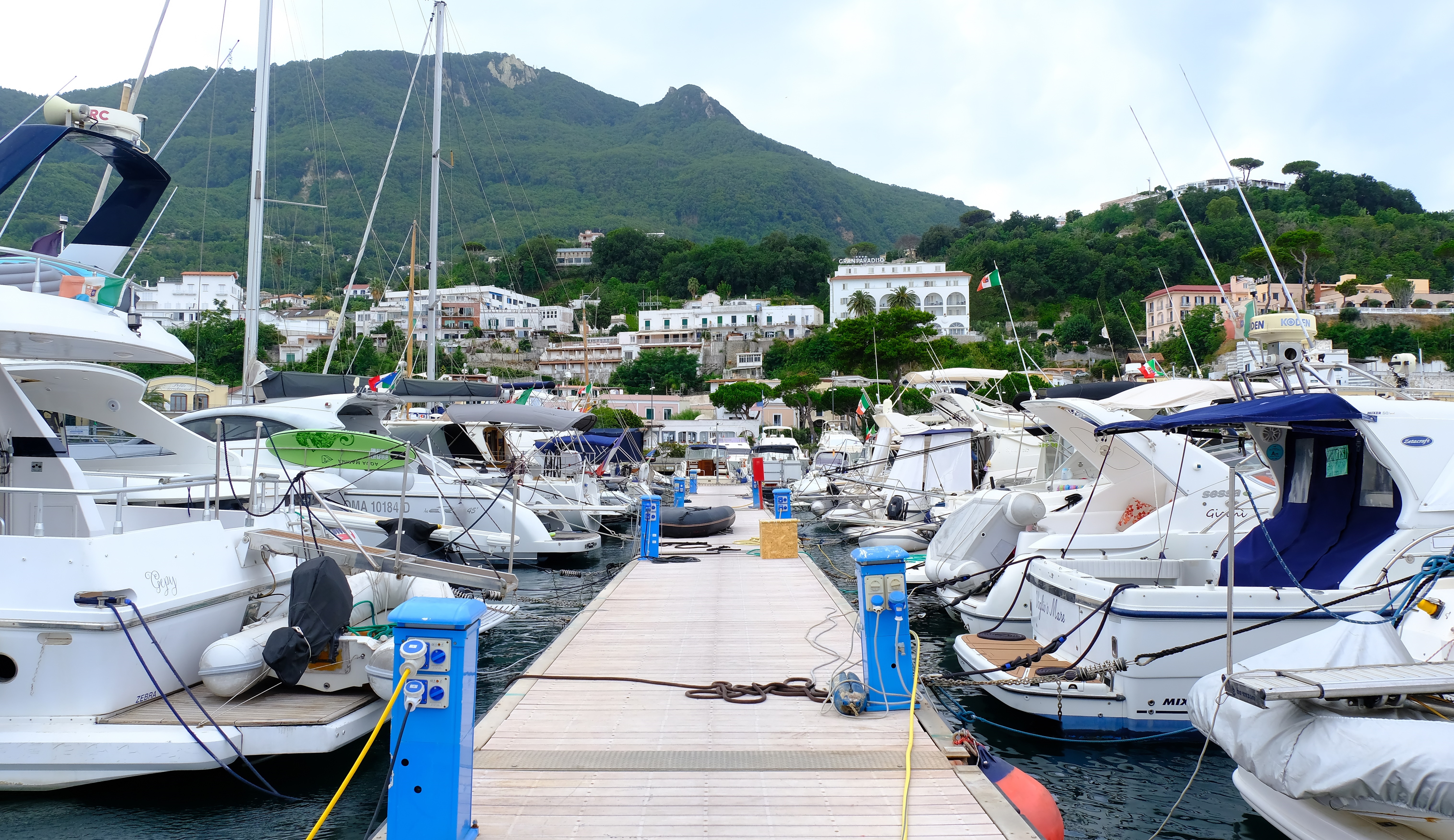 marina di casamiciolla