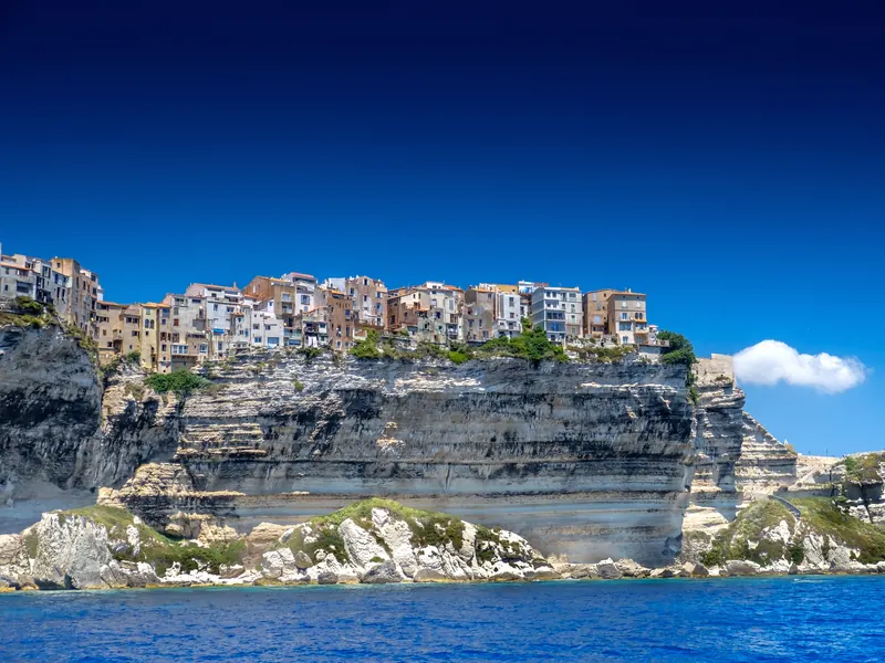 Miasteczko Bonifacio na klifach Korsyki